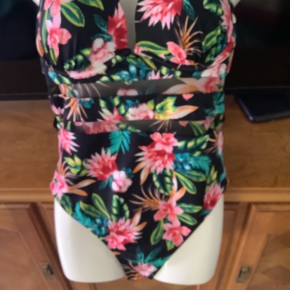 Shade & Shore one piece swimsuit black floral 36C 10/12 NWOT ties back box 1,000 - Picture 11 of 16